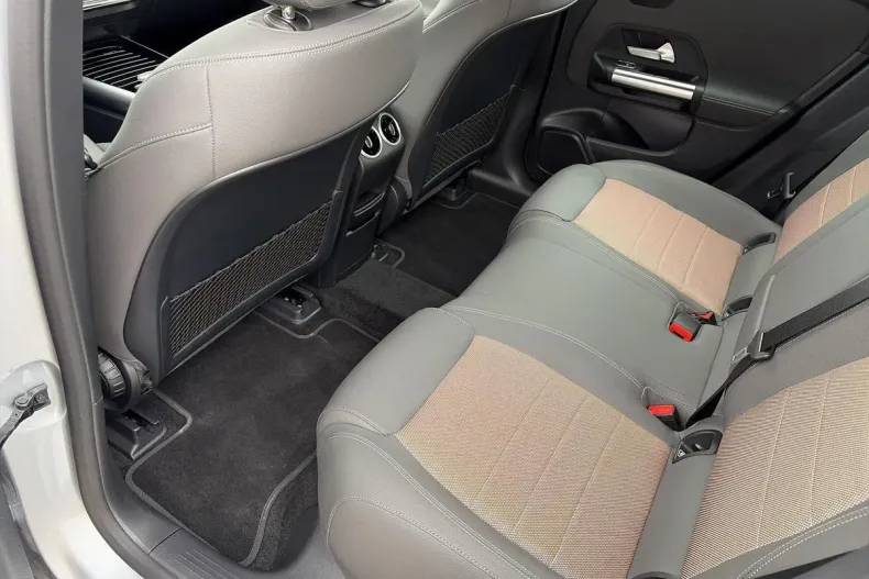 Mercedes-Benz EQA din 2025 cu 5.567 km - oferta MER162889 - foto 11