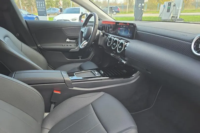 Mercedes-Benz CLA din 2024 cu 14.531 km - oferta MER162891 - foto 12