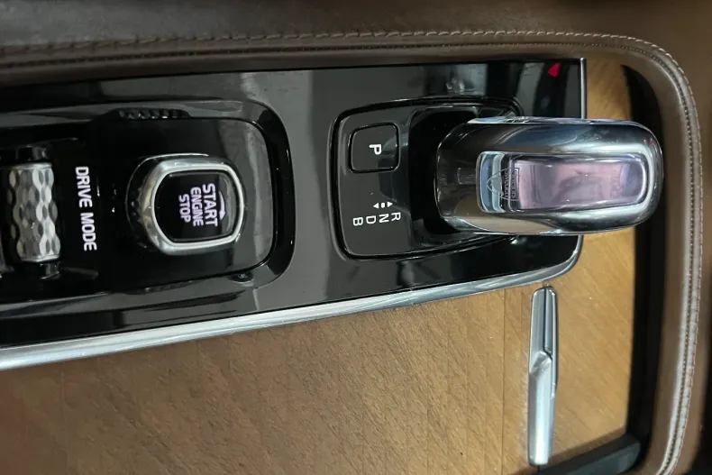 Volvo XC90 din 2019 cu 99.900 km - oferta VOL162892 - foto 32