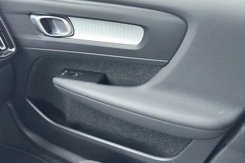 Volvo XC40 din 2020 cu 118.000 km - oferta VOL162923 - foto 18