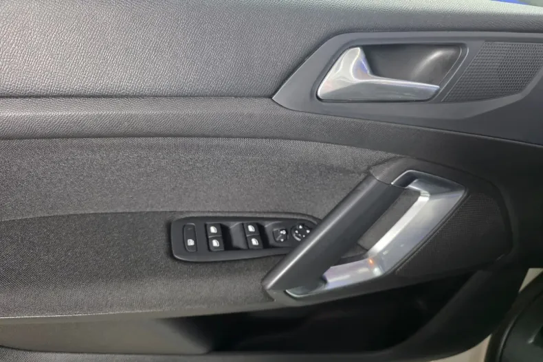 Peugeot 308 din 2020 cu 28.108 km - oferta PEU162932 - foto 10