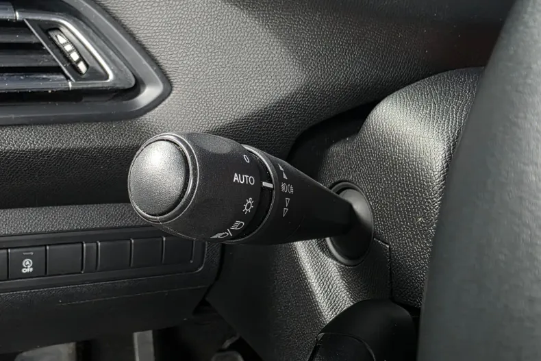 Peugeot 308 din 2020 cu 28.108 km - oferta PEU162932 - foto 16