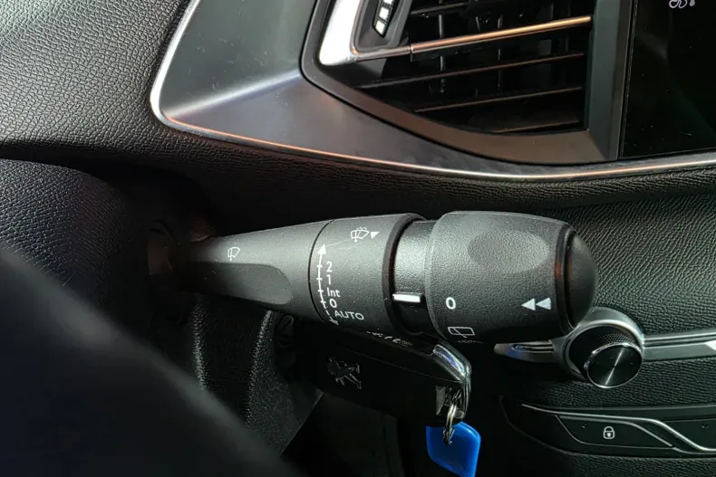 Peugeot 308 din 2020 cu 28.108 km - oferta PEU162932 - foto 18