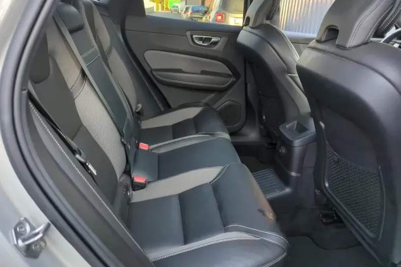 Volvo XC60 din 2022 cu 160.551 km - oferta VOL162967 - foto 6