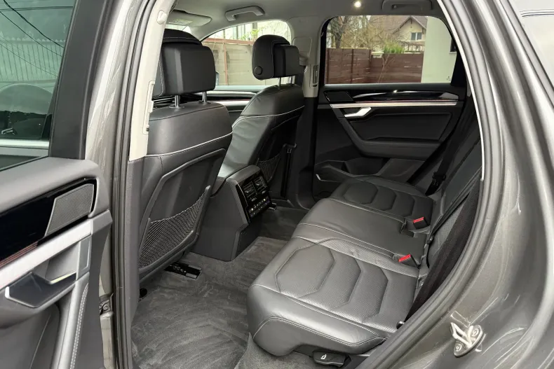 Volkswagen Touareg din 2021 cu 59.089 km - oferta VOL162977 - foto 4