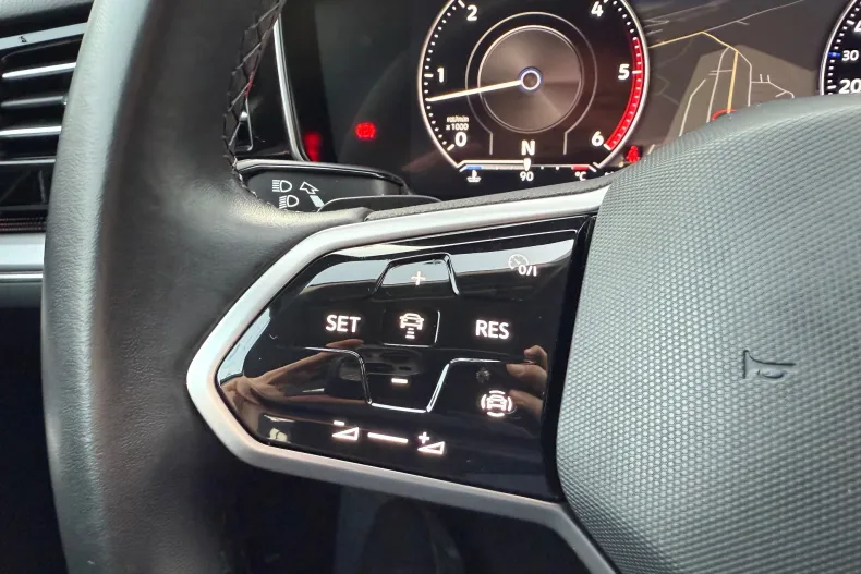 Volkswagen Touareg din 2021 cu 59.089 km - oferta VOL162977 - foto 34