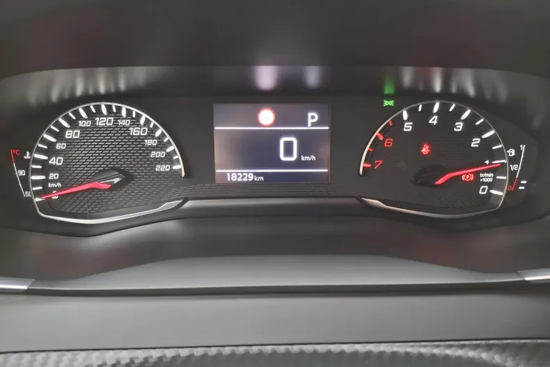 Peugeot 2008 din 2021 cu 18.229 km - oferta PEU163017 - foto 6