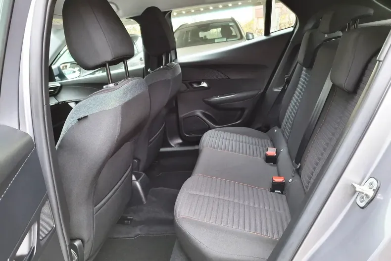 Peugeot 2008 din 2021 cu 18.229 km - oferta PEU163017 - foto 9