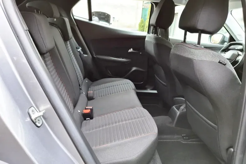 Peugeot 2008 din 2021 cu 18.229 km - oferta PEU163017 - foto 11