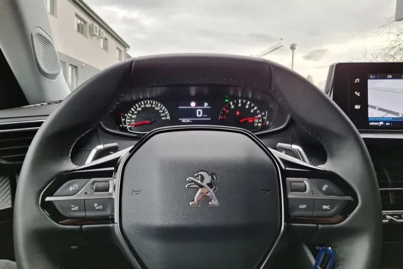 Peugeot 2008 din 2021 cu 18.229 km - oferta PEU163017 - foto 21