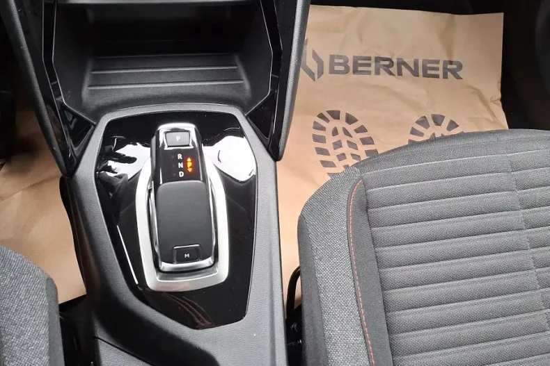 Peugeot 2008 din 2021 cu 18.229 km - oferta PEU163017 - foto 22