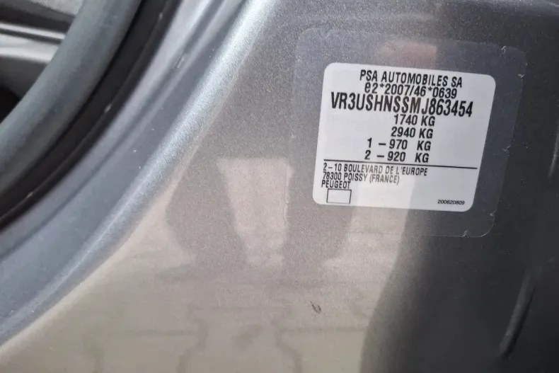 Peugeot 2008 din 2021 cu 18.229 km - oferta PEU163017 - foto 24