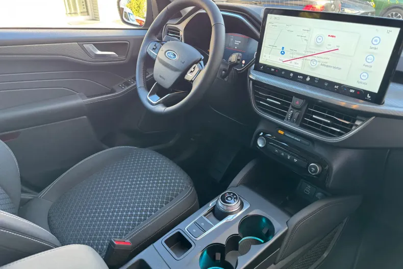 Ford Kuga din 2025 cu 1 km - oferta FOR163051 - foto 6