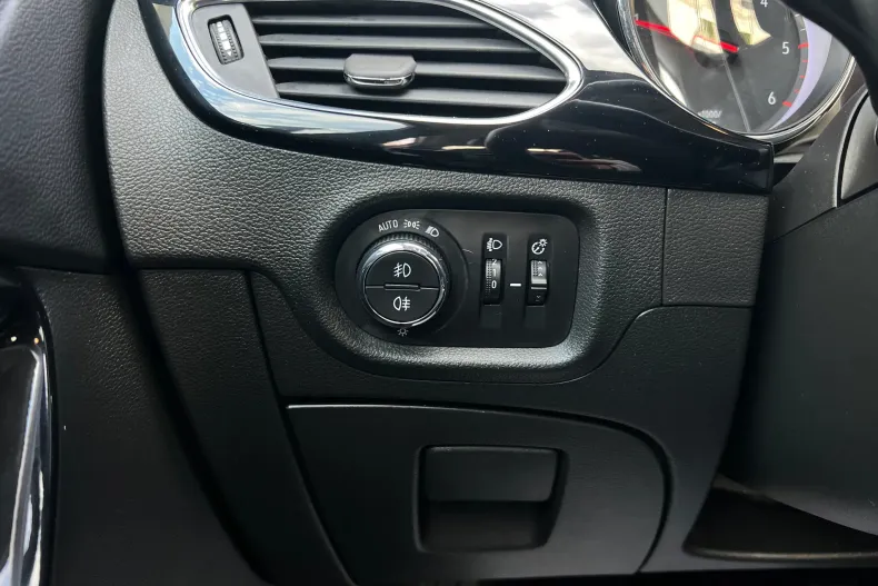 Opel Astra din 2020 cu 142.000 km - oferta OPE163055 - foto 16