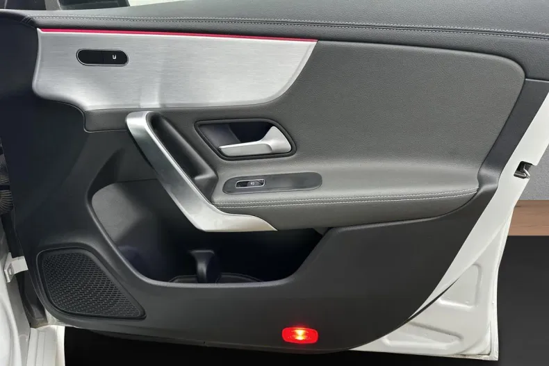 Mercedes-Benz CLA din 2022 cu 38.624 km - oferta MER163066 - foto 10