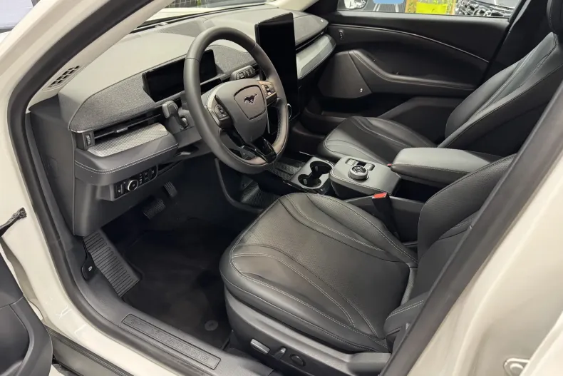 Ford Mustang Mach-E din 2023 cu 33.700 km - oferta FOR163081 - foto 5