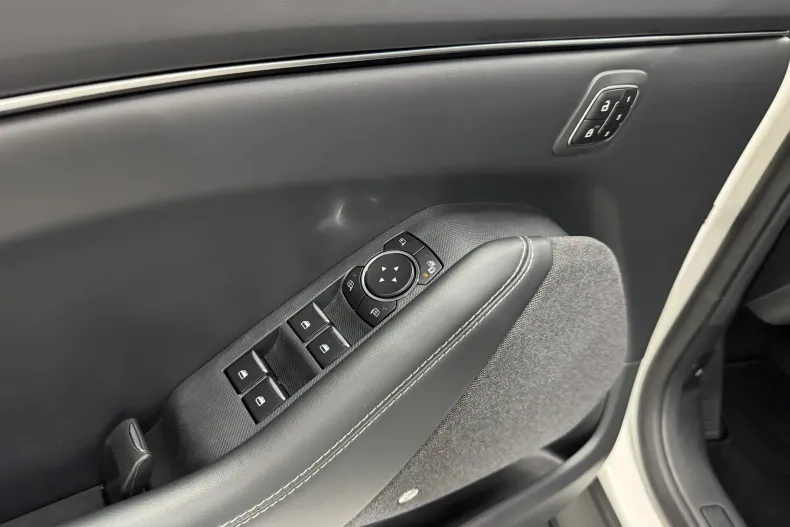 Ford Mustang Mach-E din 2023 cu 33.700 km - oferta FOR163081 - foto 6