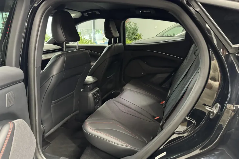 Ford Mustang Mach-E din 2022 cu 72.600 km - oferta FOR163082 - foto 7