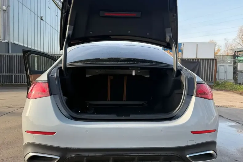 Mercedes-Benz E 220 din 2024 cu 13.000 km - oferta MER163092 - foto 6