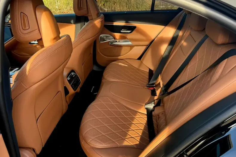 Mercedes-Benz E 220 din 2024 cu 13.000 km - oferta MER163092 - foto 17