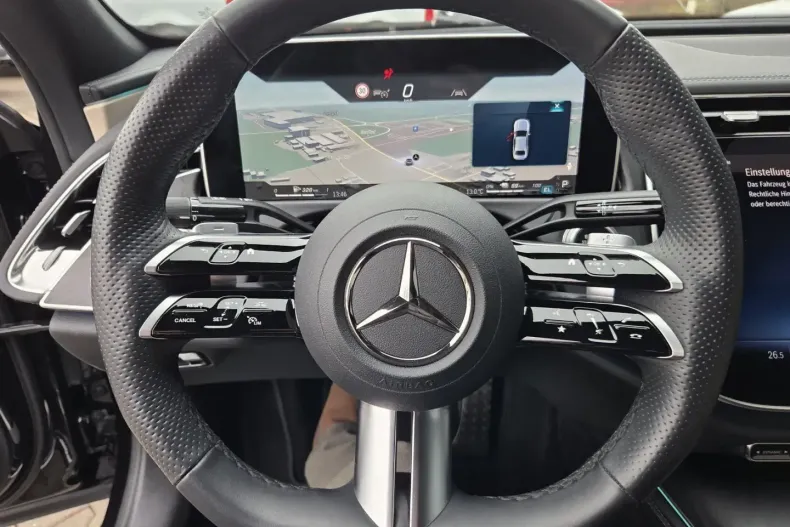 Mercedes-Benz E 300 din 2025 cu 12.500 km - oferta MER163095 - foto 13