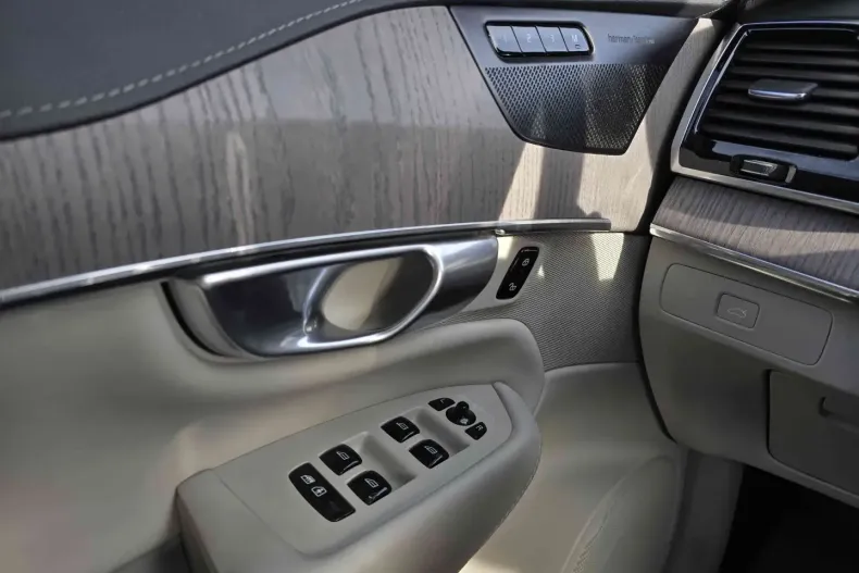 Volvo XC90 din 2023 cu 95.797 km - oferta VOL163104 - foto 11