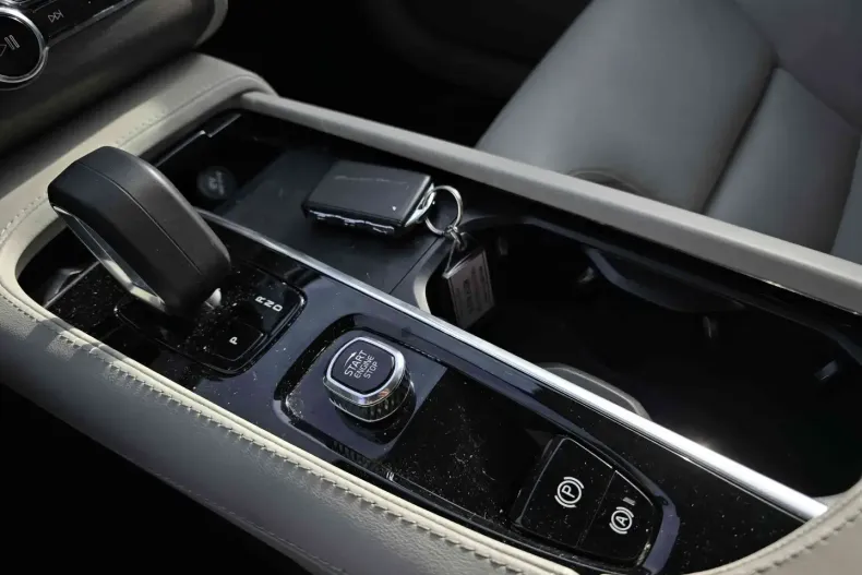 Volvo XC90 din 2023 cu 95.797 km - oferta VOL163104 - foto 13