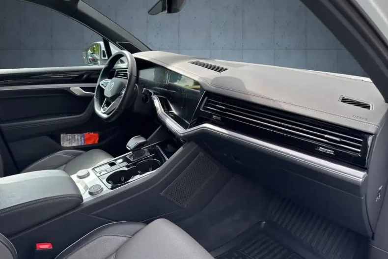 Volkswagen Touareg din 2023 cu 29.868 km - oferta VOL163109 - foto 13