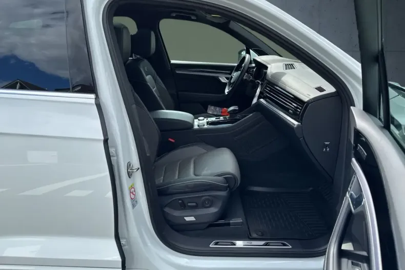 Volkswagen Touareg din 2023 cu 29.868 km - oferta VOL163109 - foto 14