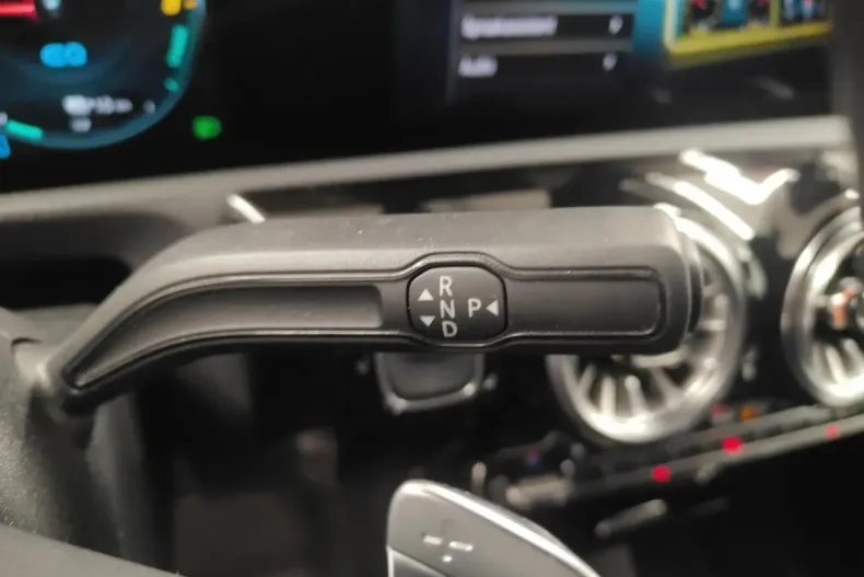 Mercedes-Benz CLA 250 din 2025 cu 27.387 km - oferta MER163110 - foto 11