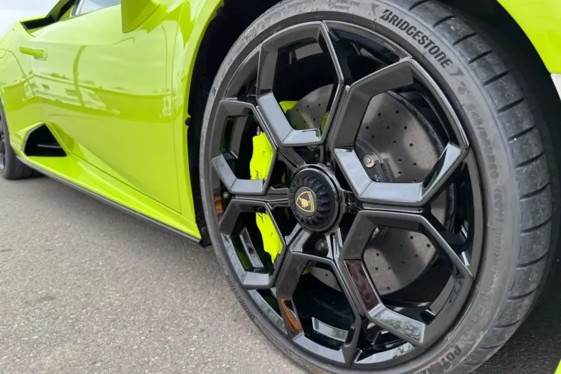 Lamborghini Huracán din 2023 cu 1.400 km - oferta LAM163113 - foto 4