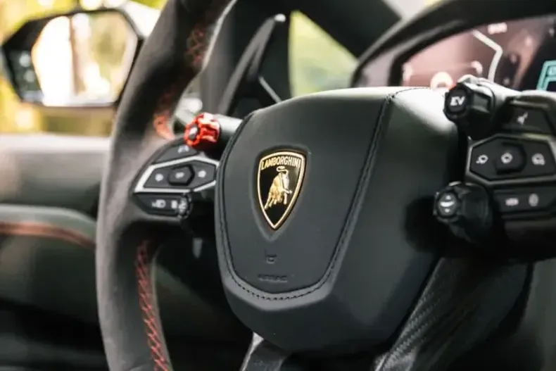 Lamborghini Revuelto din 2024 cu 3.200 km - oferta LAM163114 - foto 18