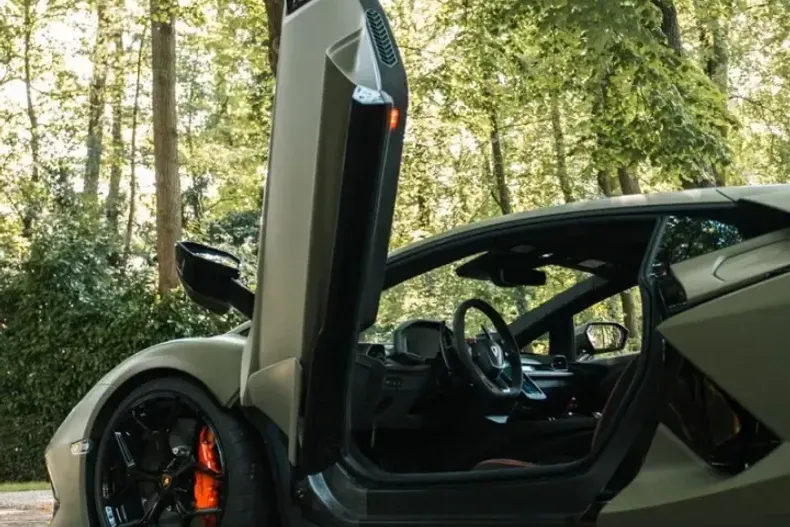 Lamborghini Revuelto din 2024 cu 3.200 km - oferta LAM163114 - foto 27