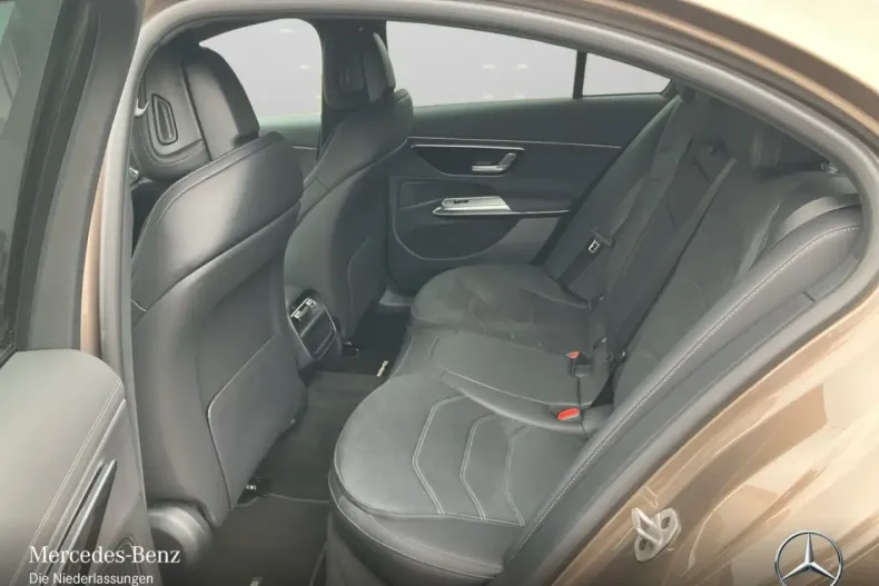 Mercedes-Benz E 300 din 2025 cu 12.390 km - oferta MER163126 - foto 12