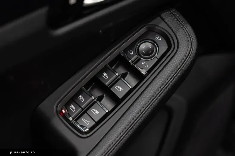 Porsche Macan din 2024 cu 30.658 km - oferta POR163173 - foto 20