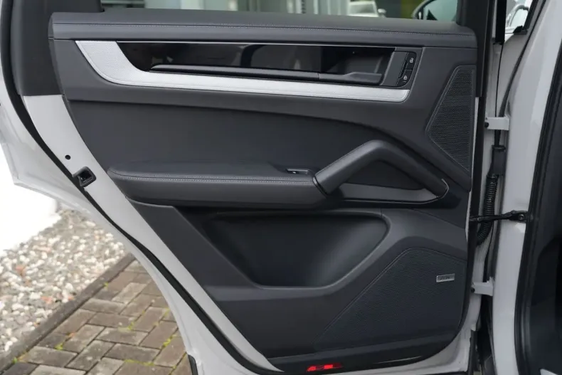 Porsche Cayenne din 2024 cu 24.000 km - oferta POR163203 - foto 46