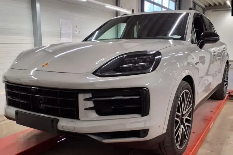 Porsche Cayenne din 2024 cu 63.000 km - oferta POR163215 - foto 1