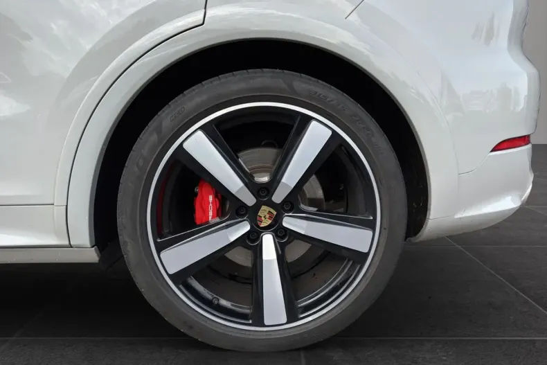 Porsche Cayenne din 2023 cu 68.100 km - oferta POR163218 - foto 8