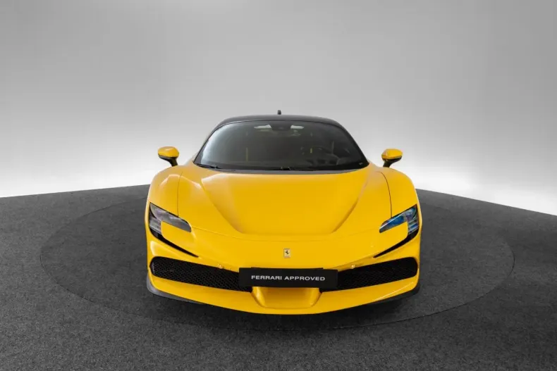 Ferrari SF90 din 2022 cu 7.300 km - oferta FER163235 - foto 2