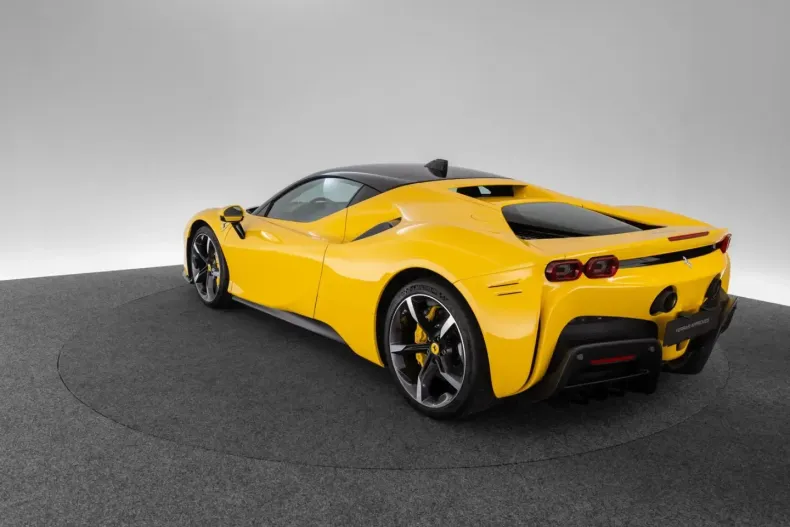 Ferrari SF90 din 2022 cu 7.300 km - oferta FER163235 - foto 3