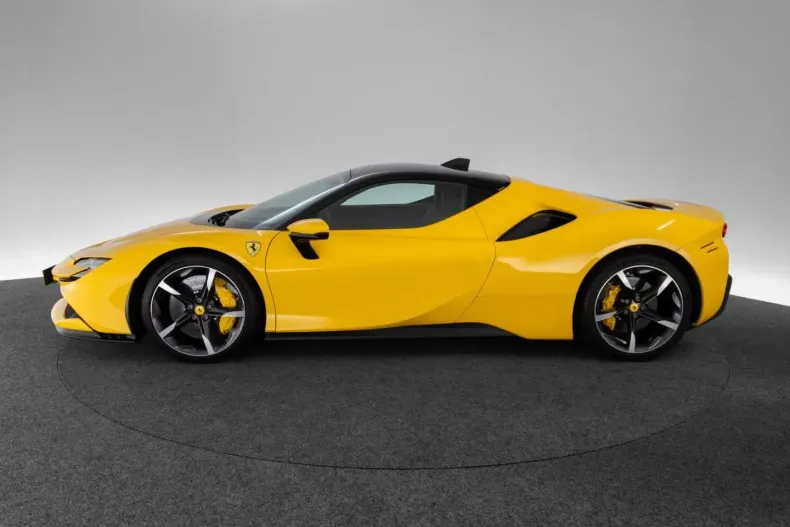 Ferrari SF90 din 2022 cu 7.300 km - oferta FER163235 - foto 4