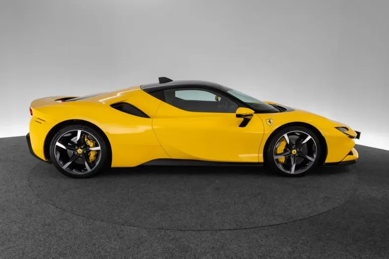Ferrari SF90 din 2022 cu 7.300 km - oferta FER163235 - foto 5