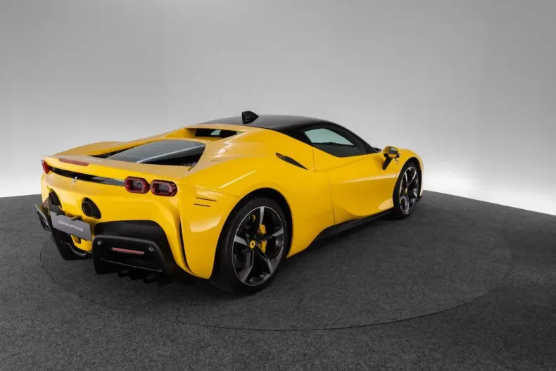 Ferrari SF90 din 2022 cu 7.300 km - oferta FER163235 - foto 6