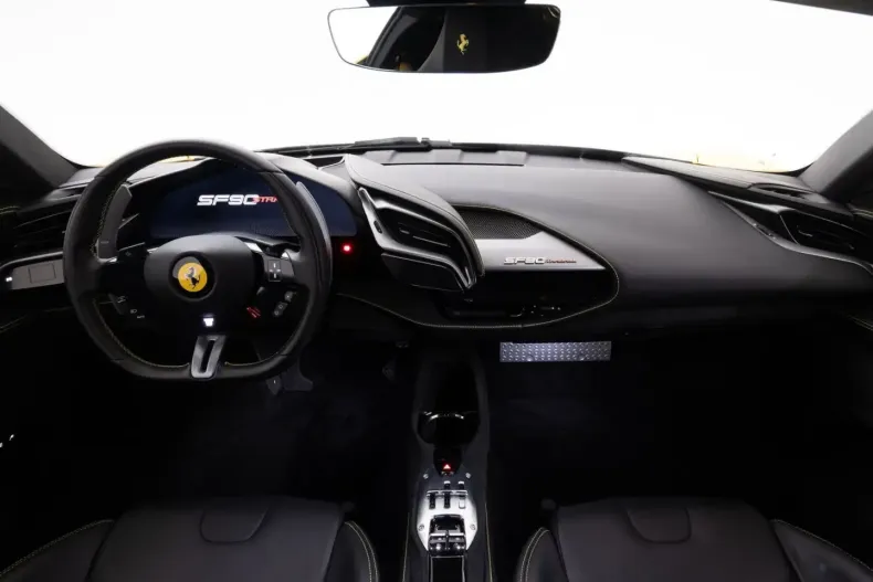 Ferrari SF90 din 2022 cu 7.300 km - oferta FER163235 - foto 8