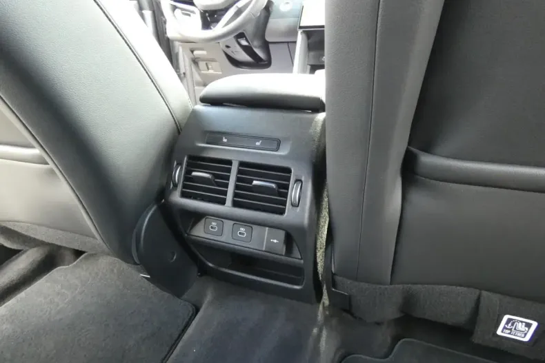 Land Rover Discovery Sport din 2024 cu 49.800 km - oferta LAN163256 - foto 27