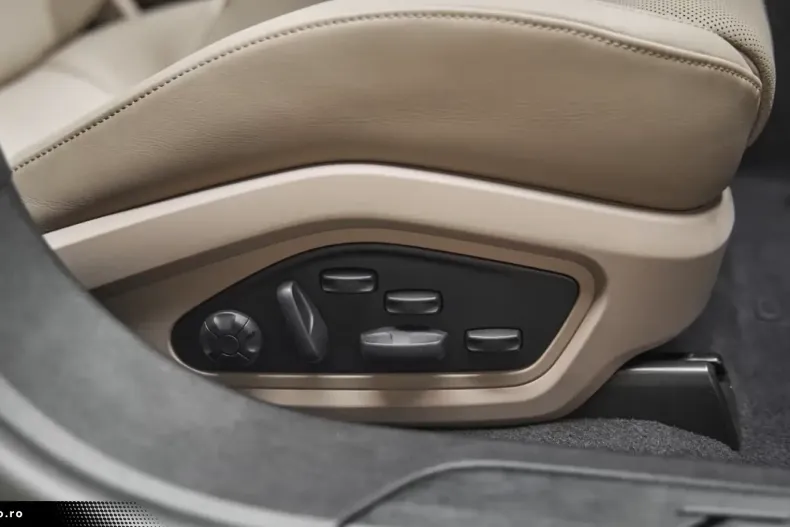 Porsche Taycan din 2022 cu 26.500 km - oferta POR163298 - foto 30