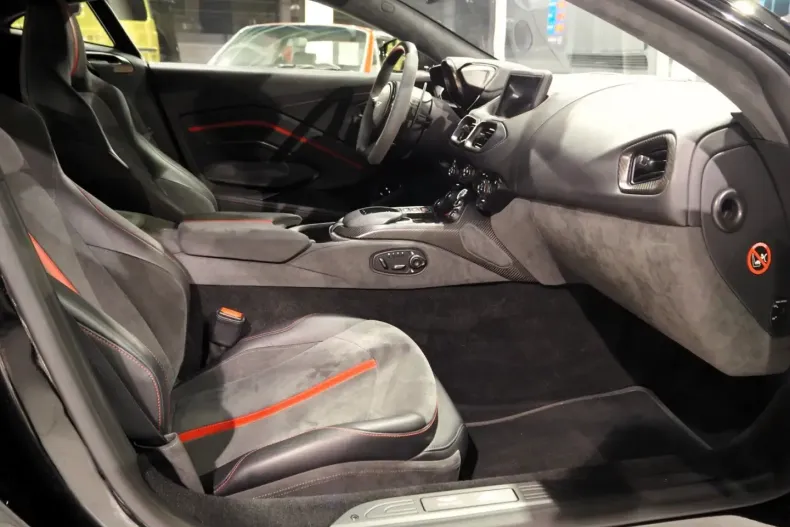 Aston Martin V8 Vantage din 2023 cu 12.800 km - oferta AST163299 - foto 18