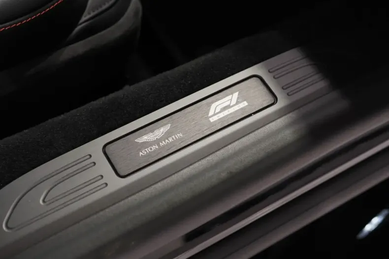 Aston Martin V8 Vantage din 2023 cu 12.800 km - oferta AST163299 - foto 21