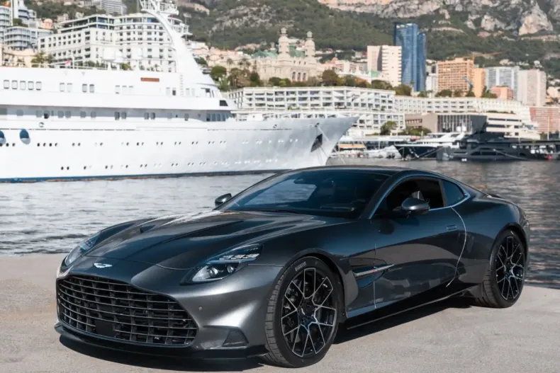 Aston Martin Vanquish din 2025 cu 3.000 km - oferta AST163304 - foto 1