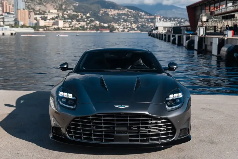 Aston Martin Vanquish din 2025 cu 3.000 km - oferta AST163304 - foto 2